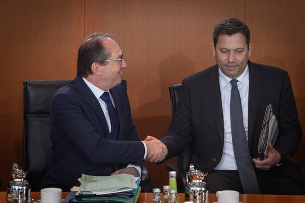 Berlin, Kabinettssitzung der Bundesregierung Kabinettssitzung der Bundesregierung am 20.05.2026 im Bundeskanzleramt in Berlin. Im Bild: Alexander Dobrindt (Bundesminister des Innern, CSU) und Lars Klingbeil (Vizekanzler, Finanzminister, SPD) Berlin Bundeskanzleramt Berlin Deutschland *** Berlin, Cabinet meeting of the Federal Government Cabinet meeting of the Federal Government on 20 05 2026 at the Federal Chancellery in Berlin In the picture Alexander Dobrindt Federal Minister of the Interior, CSU and Lars Klingbeil Vice Chancellor, Finance Minister, SPD Berlin Federal Chancellery Berlin Germany