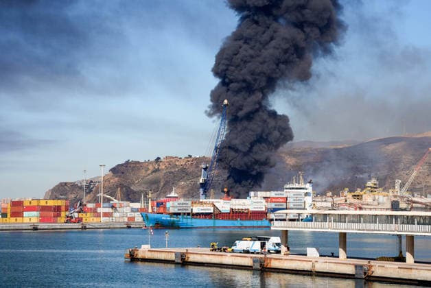 Fire declared in the Pechina Dock of the Port of Almeria Image of the fire declared in a container area of the Pechina Dock of the Port of Almeria On May 20, 2026 in Almeria Andalusia, Spain Several fire departments have moved to the Pechina Quay of the Port of Almeria after a fire broke out in an area where material and containers were stored and where work had been authorized for the handling and cutting of steel. So far, no personal injuries have been reported 20 MAY 2026 Marian Leó Almeria Andalucia, Spain Almeria Andalucia, Spain Spain Spain  Copyright: xMarianxLeonx 7536071