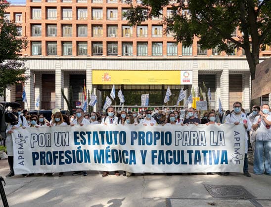 Concentration in front of the Ministry of Health in the fourth week of strike against the reform of the Health Framework Statute during the official concentration called by the state medical organizations on May 20, 2026, in Madrid Spain The healthcare professionals mobilize in front of the headquarters of the Ministry of Health in a coordinated day of protest which replicates the protest actions in the rest of the autonomous communities The meeting serves to stage the rejection of the group to the proposed reform of the Framework Statute of the administration and to demand improvements in working conditions, stability of the personnel and the protection of the public healthcare system 20 MAY 2026 Madrid Spain Madrid Spain Spain Spain Spai  Copyright: xEduardoxParrax 7536068