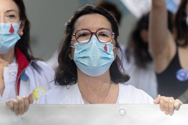 Concentration in front of the Ministry of Health in the fourth week of strike against the reform of the Health Framework Statute during the official concentration called by the state medical organizations on May 20, 2026, in Madrid Spain The healthcare professionals mobilize in front of the headquarters of the Ministry of Health in a coordinated day of protest which replicates the protest actions in the rest of the autonomous communities The meeting serves to stage the rejection of the group to the proposed reform of the Framework Statute of the administration and to demand improvements in working conditions, stability of the personnel and the protection of the public healthcare system 20 MAY 2026 Madrid Spain Madrid Spain Spain Spain Spai  Copyright: xEduardoxParrax 7536063