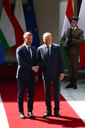 Peter Magyar - Donald Tusk meeting in Warsaw WARSAW, POLAND - MAY 20: Prime Minister of Hungary Peter Magyar (L) is received by Prime Minister of Poland Donald Tusk (R) with an official ceremony ahead of their meeting at Prime Minister Residence in Warsaw, Poland on May 2026. Jakub Porzycki Anadolu Warsaw Poland. Editorial use only. Please get in touch for any other usage.  Copyright: x2026xAnadoluxJakubxPorzyckix