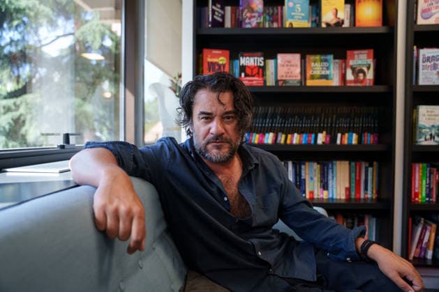 Manuel Jabois presents his new novel La víspera in Madrid The writer and journalist Manuel Jabois during the official agency pool convened by the publisher on May 20, 2026, in Madrid Spain The journalist and writer Manuel Jabois attends the media at the offices of Penguin Random House Grupo Editorial on the occasion of the launch of his literary work entitled La víspera The meeting allows the author to unravel the keys to the plot, share the details of his creative process and answer questions from the specialized press 20 MAY 2026 Madrid Madrid Spain  Copyright: xMatiasxChiofalox 7536238