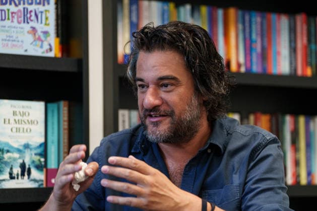 Manuel Jabois presents his new novel La víspera in Madrid The writer and journalist Manuel Jabois during the official agency pool convened by the publisher on May 20, 2026, in Madrid Spain The journalist and writer Manuel Jabois attends the media at the offices of Penguin Random House Grupo Editorial on the occasion of the launch of his literary work entitled La víspera The meeting allows the author to unravel the keys to the plot, share the details of his creative process and answer questions from the specialized press 20 MAY 2026 Madrid Madrid Spain  Copyright: xMatiasxChiofalox 7536241