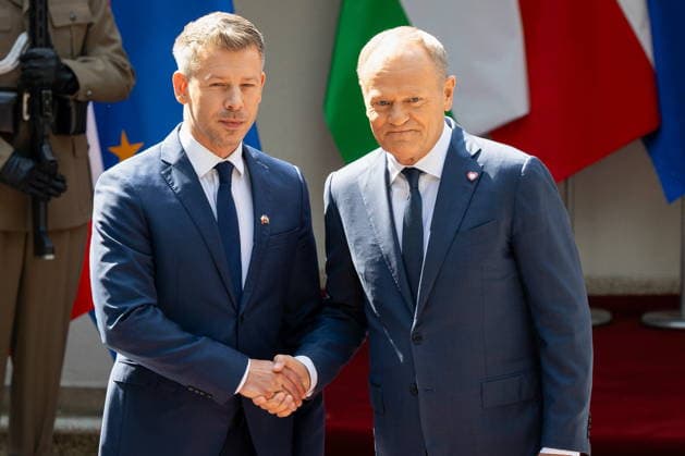 Warszawa 20.05.2026. Spotkanie premiera Donalda Tuska z premierem Wegier Peterem Magyarem --- Polish Prime Minister Donald Tusk receives Hungarian Prime Minister Peter Magyar in his office in Warsaw, Poland, 20 May 2026. Magyar arrived to Poland on the previous day in the company of several ministers of his cabinet to meet leaders in Krakow, Warsaw, and Gdansk on his two-day trip, which is his first official journey abroad since his inauguration on 09 May Persons Shown : Donald Tusk Peter Magyar Fot. Igor Jakubowski Arena Akcji NEWSPIX.PL --- newspix.pl 