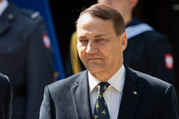 Warszawa 20.05.2026. Spotkanie premiera Donalda Tuska z premierem Wegier Peterem Magyarem --- Polish Prime Minister Donald Tusk receives Hungarian Prime Minister Peter Magyar in his office in Warsaw, Poland, 20 May 2026. Magyar arrived to Poland on the previous day in the company of several ministers of his cabinet to meet leaders in Krakow, Warsaw, and Gdansk on his two-day trip, which is his first official journey abroad since his inauguration on 09 May Persons Shown : Radoslaw Sikorski Fot. Igor Jakubowski Arena Akcji NEWSPIX.PL --- newspix.pl 