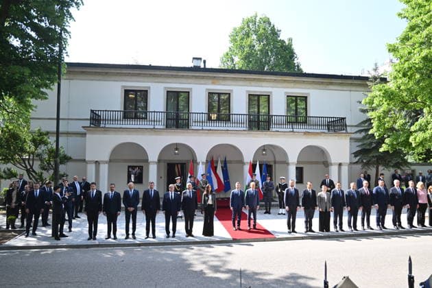 20.05.2026 WARSZAWA PETER MAGYAR PREMIER WEGIER WIZYTA W POLSCE WARSAW, POLAND - MAY 20: Prime Minister of Hungary Peter Magyar (L) is received by Prime Minister of Poland Donald Tusk (R) with an official ceremony ahead of their meeting at Prime Minister Residence in Warsaw SPPTKANIE Z PREMIEREM RP DONALD TUSK FOT DAMIAN BURZYKOWSKI NEWSPIX.PL NEWSPIX.PL --- newspix.pl 