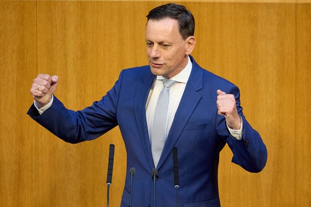 - Wien 20.05.2026 - Österreichisches Parlament Nationalrat - Heute fand im Parlament die 77. Nationalratssitzung statt. PHOTO: der neue ÖVP-Klubobmann, Ernst Gödl am Rednerpult, Vienna (AUSTRIA) - Austrian Parliament National Council session . Nationalratssitzung *** Vienna 20 05 2026 Austrian Parliament National Council The 77th session of the National Council took place in Parliament today PHOTO the new ÖVP party chairman, Ernst Gödl at the lectern, Vienna AUSTRIA Austrian Parliament National Council session National Council session 