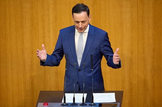 - Wien 20.05.2026 - Österreichisches Parlament Nationalrat - Heute fand im Parlament die 77. Nationalratssitzung statt. PHOTO: der neue ÖVP-Klubobmann, Ernst Gödl am Rednerpult, Vienna (AUSTRIA) - Austrian Parliament National Council session . Nationalratssitzung *** Vienna 20 05 2026 Austrian Parliament National Council The 77th session of the National Council took place in Parliament today PHOTO the new ÖVP party chairman, Ernst Gödl at the lectern, Vienna AUSTRIA Austrian Parliament National Council session National Council session 