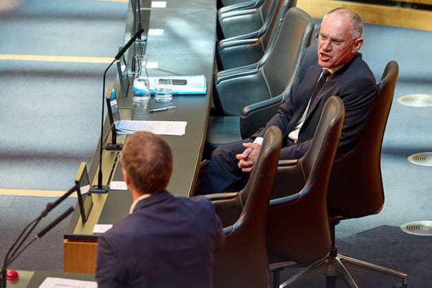 - Wien 20.05.2026 - Österreichisches Parlament Nationalrat - Heute fand im Parlament die 77. Nationalratssitzung statt. PHOTO: Innenminister Gerhard Karner (ÖVP) auf der Regierungsbank, links FPÖ-Chef Herbert Kickl am Rednerpult. Vienna (AUSTRIA) - Austrian Parliament National Council session . Nationalratssitzung *** Vienna 20 05 2026 Austrian Parliament National Council The 77th session of the National Council took place in Parliament today PHOTO Interior Minister Gerhard Karner ÖVP on the government bench, left FPÖ leader Herbert Kickl at the lectern Vienna AUSTRIA Austrian Parliament National Council session National Council session 