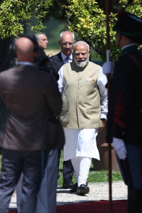IPA84892553 - Rome, Italy May 20, 2026: Prime Minister Giorgia Meloni meets with Prime Minister of India Narendra Modi to further strengthen the strategic partnership between Italy and India at Villa Doria Pamphilj for a discussion on economics, innovation, energy and international cooperation.  Copyright: xmarcoxiacobuccix xmarcoxiacobuccix 84892553