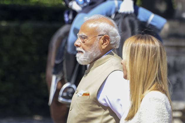 Italian Premier Meloni meets Indian Prime Minister Modi in Rome ROME, ITALY, MAY 20: India’s Prime Minister Narendra Modi (L) and Italy’s Premier Giorgia Meloni (R) review the honor guard at Villa Doria Pamphili in Rome, Italy, on May 20, 2026. Riccardo De Luca Anadolu Rome Italy. Editorial use only. Please get in touch for any other usage.  Copyright: x2026xAnadoluxRiccardoxDexLucax