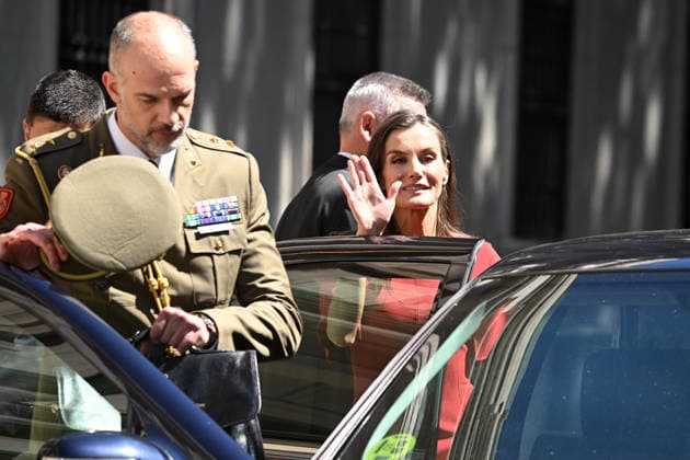 Queen Letizia attends the XV edition of the Luis Carandell Parliamentary Journalism Awards Queen Letizia at the exit of the XV edition of the Luis Carandell Parliamentary Journalism Awards to Paloma Cervilla and Héctor Esteban García at the Senate Palace, on May 20, 2026, in Madrid Spain FAMOUSES QUEEN ROYALTY SENATE José Madrid Madrid Madrid Spain  Copyright: xJosÃ xOlivax 7536453