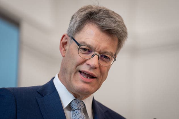 Statement zur Reform der Fahrschulausbildung Patrick Schnieder, Bundesminister fuer Verkehr im Portrait bei der Pressekonferenz zum Thema Statement zur Reform der Fahrschulausbildung im Anschluss an die Zustimmung durch das Bundeskabinett, Berlin , 20.05.2026 Berlin Berlin Deutschland *** Statement on the reform of driving school training Patrick Schnieder, Federal Minister of Transport at the press conference on the topic Statement on the reform of driving school training following approval by the Federal Cabinet, Berlin , 20 05 2026 Berlin Berlin Germany