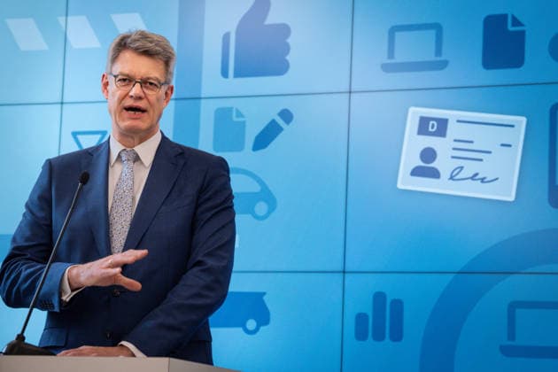 Statement zur Reform der Fahrschulausbildung Patrick Schnieder, Bundesminister fuer Verkehr bei der Pressekonferenz zum Thema Statement zur Reform der Fahrschulausbildung im Anschluss an die Zustimmung durch das Bundeskabinett, Berlin , 20.05.2026 Berlin Berlin Deutschland *** Statement on the reform of driving school training Patrick Schnieder, Federal Minister of Transport at the press conference on the topic Statement on the reform of driving school training following approval by the Federal Cabinet, Berlin , 20 05 2026 Berlin Berlin Germany