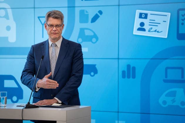 Statement zur Reform der Fahrschulausbildung Patrick Schnieder, Bundesminister fuer Verkehr bei der Pressekonferenz zum Thema Statement zur Reform der Fahrschulausbildung im Anschluss an die Zustimmung durch das Bundeskabinett, Berlin , 20.05.2026 Berlin Berlin Deutschland *** Statement on the reform of driving school training Patrick Schnieder, Federal Minister of Transport at the press conference on the topic Statement on the reform of driving school training following approval by the Federal Cabinet, Berlin , 20 05 2026 Berlin Berlin Germany