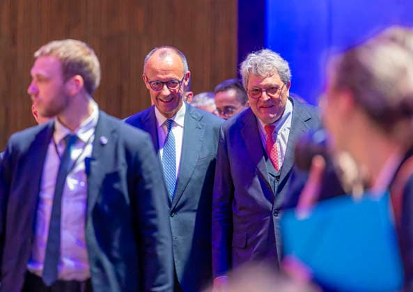 Friedrich Merz besucht eSummit 2026 EUR, Deutschland, Berlin, 20.05.2026: Keynote von Bundeskanzler Friedrich Merz (CDU) auf dem eSummit 2026 ein Gipfeltreffen der Elektro- und Digitalindustrie. Unter dem Motto: Zukunft mAIde with Germany. *** Friedrich Merz visits eSummit 2026 EUR, Germany, Berlin, 20 05 2026 Keynote speech by Federal Chancellor Friedrich Merz CDU at the eSummit 2026 a summit meeting of the electrical and digital industry Under the motto Future mAIde with Germany