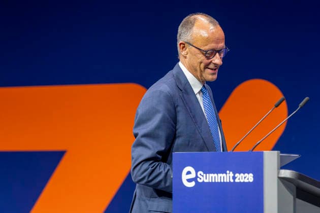 Friedrich Merz besucht eSummit 2026 EUR, Deutschland, Berlin, 20.05.2026: Keynote von Bundeskanzler Friedrich Merz (CDU) auf dem eSummit 2026 ein Gipfeltreffen der Elektro- und Digitalindustrie. Unter dem Motto: Zukunft mAIde with Germany. *** Friedrich Merz visits eSummit 2026 EUR, Germany, Berlin, 20 05 2026 Keynote speech by Federal Chancellor Friedrich Merz CDU at the eSummit 2026 a summit meeting of the electrical and digital industry Under the motto Future mAIde with Germany