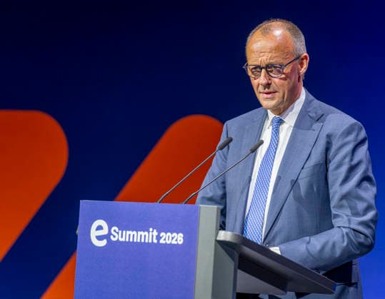 Friedrich Merz besucht eSummit 2026 EUR, Deutschland, Berlin, 20.05.2026: Keynote von Bundeskanzler Friedrich Merz (CDU) auf dem eSummit 2026 ein Gipfeltreffen der Elektro- und Digitalindustrie. Unter dem Motto: Zukunft mAIde with Germany. *** Friedrich Merz visits eSummit 2026 EUR, Germany, Berlin, 20 05 2026 Keynote speech by Federal Chancellor Friedrich Merz CDU at the eSummit 2026 a summit meeting of the electrical and digital industry Under the motto Future mAIde with Germany