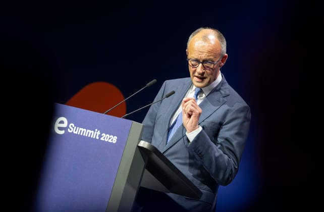 Friedrich Merz besucht eSummit 2026 EUR, Deutschland, Berlin, 20.05.2026: Keynote von Bundeskanzler Friedrich Merz (CDU) auf dem eSummit 2026 ein Gipfeltreffen der Elektro- und Digitalindustrie. Unter dem Motto: Zukunft mAIde with Germany. *** Friedrich Merz visits eSummit 2026 EUR, Germany, Berlin, 20 05 2026 Keynote speech by Federal Chancellor Friedrich Merz CDU at the eSummit 2026 a summit meeting of the electrical and digital industry Under the motto Future mAIde with Germany