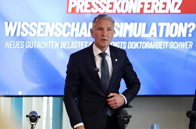 Pressekonferenz AfD - Plagiatsgutachten 20.05.2026, Erfurt, Thueringer Landtag, Raum F056, Pressekonferenz zum neuen Plagiatsgutachten zur Doktorarbeit von Ministerpraesident Mario Voigt unter dem Titel Wissenschaftssimulation? Neues Gutachten belastet Mario Voigts Doktorarbeit schwer im Bild: Fraktionsvorsitzender Bjoern Hoecke (AfD) *** Press conference AfD plagiarism report 20 05 2026, Erfurt, Thuringian state parliament, room F056, Press conference on the new plagiarism report on the doctoral thesis of State Premier Mario Voigt under the title Wissenschaftssimulation Neues Gutachten belastet Mario Voigts Doktorarbeit schwer im Bild Fraktionsvorsitzender Bjoern Hoecke AfD