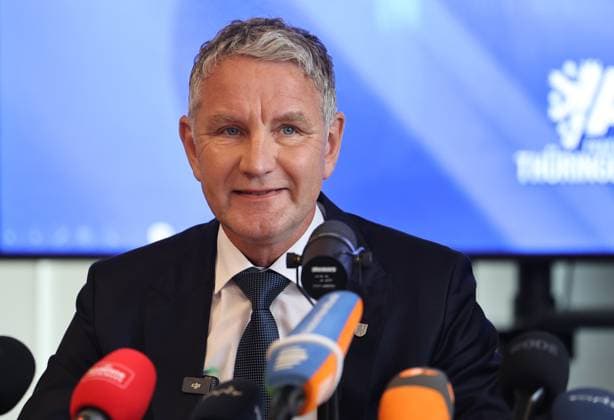 Pressekonferenz AfD - Plagiatsgutachten 20.05.2026, Erfurt, Thueringer Landtag, Raum F056, Pressekonferenz zum neuen Plagiatsgutachten zur Doktorarbeit von Ministerpraesident Mario Voigt unter dem Titel Wissenschaftssimulation? Neues Gutachten belastet Mario Voigts Doktorarbeit schwer im Bild: Fraktionsvorsitzender Bjoern Hoecke (AfD) *** Press conference AfD plagiarism report 20 05 2026, Erfurt, Thuringian state parliament, room F056, Press conference on the new plagiarism report on the doctoral thesis of State Premier Mario Voigt under the title Wissenschaftssimulation Neues Gutachten belastet Mario Voigts Doktorarbeit schwer im Bild Fraktionsvorsitzender Bjoern Hoecke AfD