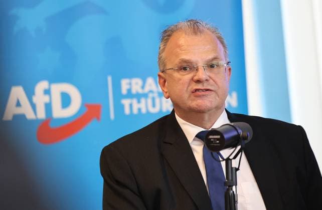 Pressekonferenz AfD - Plagiatsgutachten 20.05.2026, Erfurt, Thueringer Landtag, Raum F056, Pressekonferenz zum neuen Plagiatsgutachten zur Doktorarbeit von Ministerpraesident Mario Voigt unter dem Titel Wissenschaftssimulation? Neues Gutachten belastet Mario Voigts Doktorarbeit schwer im Bild: Pressesprecher Hans-Joerg Jenewein *** Press conference AfD plagiarism report 20 05 2026, Erfurt, Thuringian state parliament, room F056, Press conference on the new plagiarism report on the doctoral thesis of State Premier Mario Voigt under the title Wissenschaftssimulation Neues Gutachten belastet Mario Voigts Doktorarbeit schwer im Bild Press spokesman Hans Joerg Jenewein