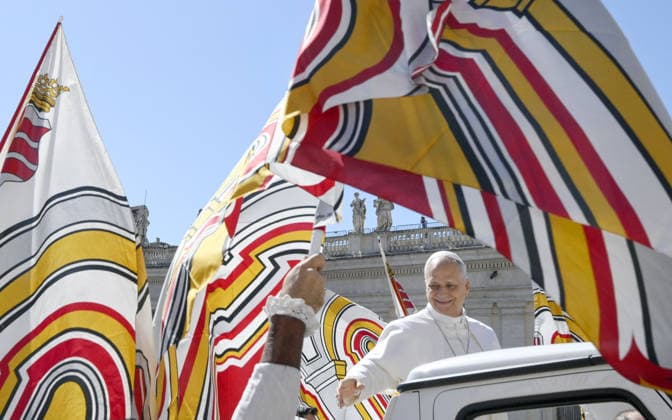 Pope Leo XIV Leads The General Audience - Vaican Pope Leo XIV attends the weekly general audience in Saint Peter’s square, Vatican on May 20, 2026. Photo by (EV) Simone Risoluti Vatican Media ABACAPRESS.COM Rome Vatican (or Holy See)  Copyright: xABACAx