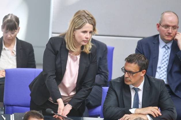 Berlin, Deutschland, 20.05.2026: Deutscher Bundestag: 79. Bundestagssitzung: Bundesministerin für Wohnen, Stadtentwicklung und Bauwesen Verena Hubertz (SPD) und Sören Bartol (SPD) *** Berlin, Germany, 20 05 2026 German Bundestag 79 Bundestag session Federal Minister of Housing, Urban Development and Building Verena Hubertz SPD and Sören Bartol SPD Copyright: xdtsxNachrichtenagenturx dts_119626