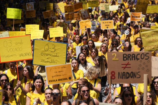 Plataforma Catalunya 0 3 demonstrates in Barcelona to demand improvements in the educational stage from zero to three years Numerous people during the official demonstration called by the educational community of the first cycle of infant education, on May 20, 2026, in Barcelona, Catalunya Espana Families and professionals integrated in the Plataforma Catalunya 0 3 march in a mobilization that goes through the center of the city from Plaça Universitat to Plaça Sant Jaume The meeting serves to demand a universal and free public network, the equalization of the working conditions of educators and a comprehensive improvement of the ratios in the classrooms 20 MAY 2026 LABOR DISPUTE EDUCATION Barcelona, Catalunya Barcelona, Catalunya Espana  Copyright: xDavidxZorrakinox 7537055
