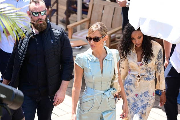 Bella Hadid has lunch at the beach restaurant of the Hotel Martinez and then returns to the hotel for a photo shoot for a perfume on the balcony on Wednesday, May 20, 2026, during the 79th Cannes Film Festival Romain Doucelin Agency Bestimage Cannes France  Copyright: xRomainxDoucelinx xBestimagexRomainxDoucelinx xBestimagex