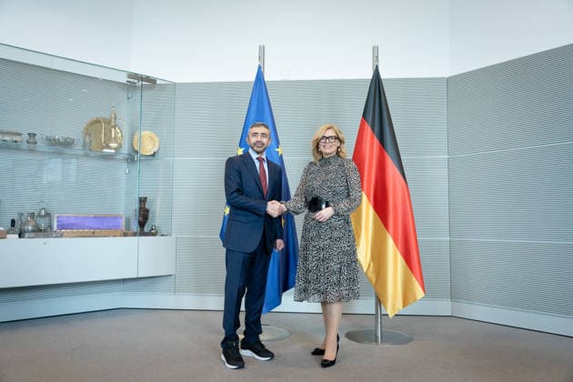 Julia Klöckner, Scheich Abdullah bin Zayed Al Nahyan Berlin, Bundestagspräsidentin, Julia Klöckner, Außenminister VAE, Scheich Abdullah bin Zayed Al Nahyan, Reichstagsgebäude Berlin Berlin GER *** Julia Klöckner, Sheikh Abdullah bin Zayed Al Nahyan Berlin, President of the Bundestag, Julia Klöckner, Foreign Minister UAE, Sheikh Abdullah bin Zayed Al Nahyan, Reichstag Building Berlin Berlin GER