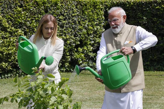 Italian Premier Meloni meets Indian Prime Minister Modi in Rome ROME, ITALY - MAY 20: Italian Prime Minister Giorgia Meloni (L) and Indian Prime Minister Narendra Modi (R) attend the planting of a black mulberry at the end of their meeting at Villa Doria Pamphili in Rome, Italy, on May 20, 2026. Riccardo De Luca Anadolu Rome Italy. Editorial use only. Please get in touch for any other usage.  Copyright: x2026xAnadoluxRiccardoxDexLucax