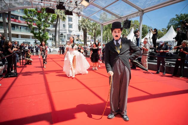 Cannes Notre Salut Red Carpert EB Charlie Chaplin lookalike Anthony Charlot Champeil on the red carpet before the Notre Salut screening during the 79th annual Cannes Film Festival at Palais des Festivals on May 20, 2026 in Cannes, France. Photo by Eliot Blondet ABACAPRESS.COM Cannes France France  Copyright: xBlondetxEliot ABACAx