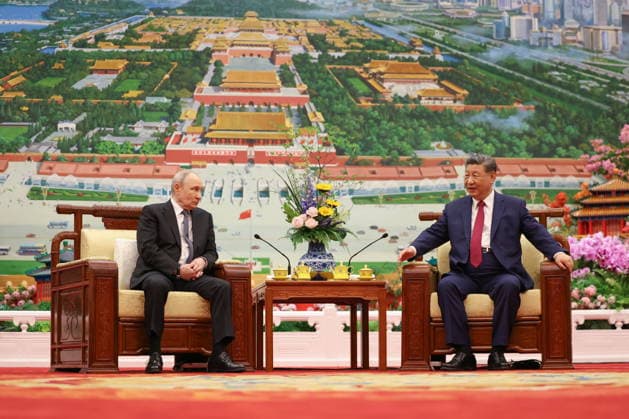 CHINA, BEIJING - MAY 20, 2026: Vladimir Putin (L), President of Russia, and his counterpart Xi Jinping of China hold an informal tea meeting at the Great Hall of the People. Putin s official visit marks 25 years since the 2001 Treaty of Good Neighbourliness and Friendly Cooperation between Russia and China. Alexander Kazakov Russian Presidential Press and Information Office TASS  92784628