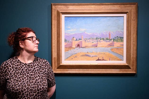 Winston Churchill: The Painter Exhibition Photocall at The Wallace Collection, London, UK - 20 May, 2026 A staff member poses with The Tower of the Koutoubia Mosque , 1943 by Winston Churchill as part of an Exhibition titled Winston Churchill: The Painter at The Wallace Collection in London, England, UK on Wednesday 20 May, 2026 which runs from 23 May - 29 November 2026., Credit:Justin Ng Avalon UK, England, London, The Wallace Collection  Copyright: xJustinxNgx xAvalonx 1101409523