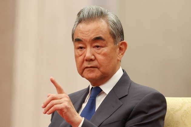 CHINA, BEIJING - MAY 20, 2026: Wang Yi, Foreign Minister of China, and Cai Qi, attends an informal tea meeting at the Great Hall of the People. Putin s official visit marks 25 years since the 2001 Treaty of Good Neighbourliness and Friendly Cooperation between Russia and China Beijing China  - ZUMAt113 20260520_zaa_t113_535 Copyright: xAlexanderxKazakovx