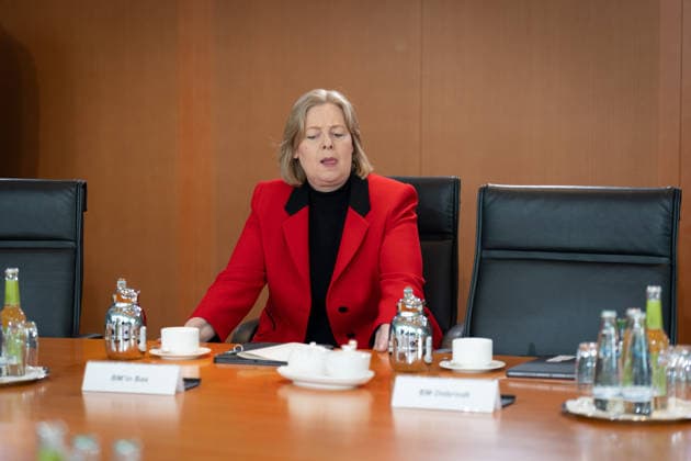 Kabinettsitzung, Bundesregierung, Auftakt Auftakt, Kabinettsitzung, Bundesregierung, Bärbel Bas, Bundesministerin, Arbeit, Soziales Berlin Berlin GER *** Cabinet meeting, Federal Government, Kick-off Kick-off, Cabinet meeting, Federal Government, Bärbel Bas, Federal Minister, Labor, Social Affairs Berlin Berlin GER