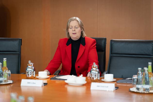 Kabinettsitzung, Bundesregierung, Auftakt Auftakt, Kabinettsitzung, Bundesregierung, Bärbel Bas, Bundesministerin, Arbeit, Soziales Berlin Berlin GER *** Cabinet meeting, Federal Government, Kick-off Kick-off, Cabinet meeting, Federal Government, Bärbel Bas, Federal Minister, Labor, Social Affairs Berlin Berlin GER