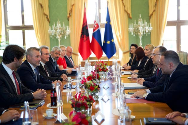 Official state visit of Albanian President Barjam Begaj to Slovakia BRATISLAVA, SLOVAKIA - MAY 20: The President of Slovakia, Peter Pellegrini (2nd L) meets with the President of Albania, Bajram Begaj (2nd R) who arrived on an official visit in Bratislava, Slovakia on May 20, 2026. This is the first ever visit by an Albanian head of state to Slovakia, with the aim of establishing more intensive cooperation between the countries. Zuzana Gogova Anadolu Bratislava Slovakia. Editorial use only. Please get in touch for any other usage.  Copyright: x2026xAnadoluxZuzanaxGogovax
