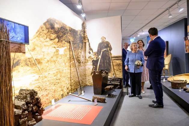 Noordwolde, The Netherlands, 2026-05-20 14:09:49 NOORDWOLDE, 20-05-2026, Princess Beatrix of the Basketry Museum visits the National Basketry Museum in Noordwolde. The museum is celebrating its 25th anniversary with a special Top 25 exhibition featuring remarkable woven works and contemporary applications of basketry. PHOTO: NLBeeld Patrick van Emst Credit: NL Beeld Patrick van Emst  Copyright: xx x