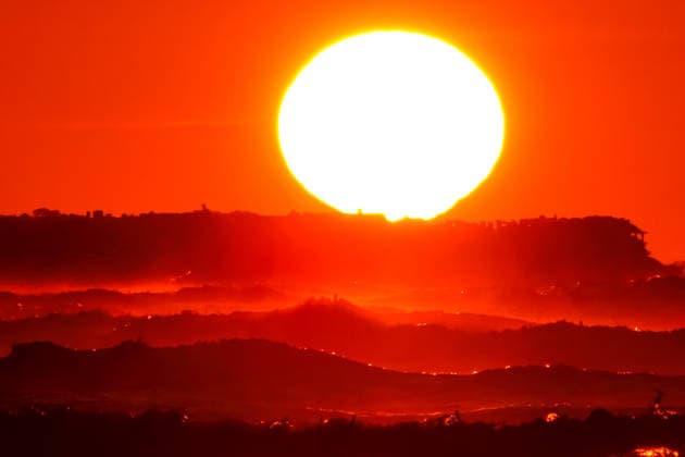 May 20, 2026, Isle Of Palms, Sc, United States: The sun rises over a choppy morning on the Atlantic Ocean near Front Beach, May 20, 2026 in Isle of Palms, South Carolina. Isle Of Palms United States  - ZUMAe02_ 20260520_zaf_e02_007 Copyright: xRichardxEllisx