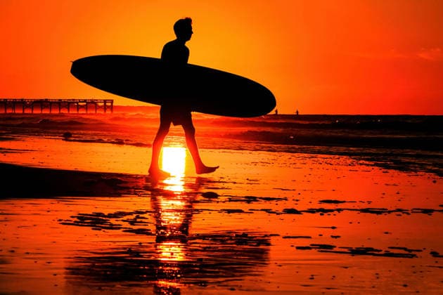 May 20, 2026, Isle Of Palms, Sc, United States: A surfer silhouetted by the sunrise carries his board out into deeper water on Front Beach, May 20, 2026 in Isle of Palms, South Carolina. Isle Of Palms United States  - ZUMAe02_ 20260520_zaf_e02_001 Copyright: xRichardxEllisx