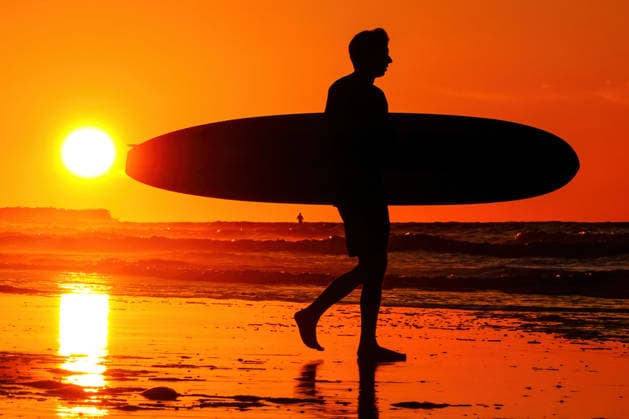 May 20, 2026, Isle Of Palms, Sc, United States: A surfer silhouetted by the sunrise carries his board out into deeper water on Front Beach, May 20, 2026 in Isle of Palms, South Carolina. Isle Of Palms United States  - ZUMAe02_ 20260520_zaf_e02_004 Copyright: xRichardxEllisx