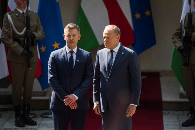 PM Peter Magyar meets PM Tusk in Warsaw - 20 May 2026 Prime minister Donald Tusk (R) welcomes the Hungarian Prime Minister Péter Magyar (L) in Warsaw, Poland. Hungarian Prime Minister, Péter Magyar arrived in Poland for the first official foreign visit since he took the office, signaling a strategic priority for Budapest s new administration. The high-level bilateral talks between the Polish and Hungarian Prime Ministers focused on strengthening regional cooperation and aligning national interests within the European Union. Key agenda items included critical international developments, European security frameworks, and joint defense initiatives amid evolving geopolitical challenges in Central and Eastern Europe. Warsaw Poland Copyright: xAttilaxHusejnowx xSOPAxImagesx AHUSEJNOW_9705