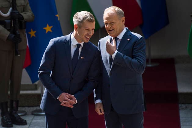 PM Peter Magyar meets PM Tusk in Warsaw - 20 May 2026 Prime minister Donald Tusk (R) welcomes the Hungarian Prime Minister Péter Magyar (L) in Warsaw, Poland. Hungarian Prime Minister, Péter Magyar arrived in Poland for the first official foreign visit since he took the office, signaling a strategic priority for Budapest s new administration. The high-level bilateral talks between the Polish and Hungarian Prime Ministers focused on strengthening regional cooperation and aligning national interests within the European Union. Key agenda items included critical international developments, European security frameworks, and joint defense initiatives amid evolving geopolitical challenges in Central and Eastern Europe. Warsaw Poland Copyright: xAttilaxHusejnowx xSOPAxImagesx AHUSEJNOW_9707