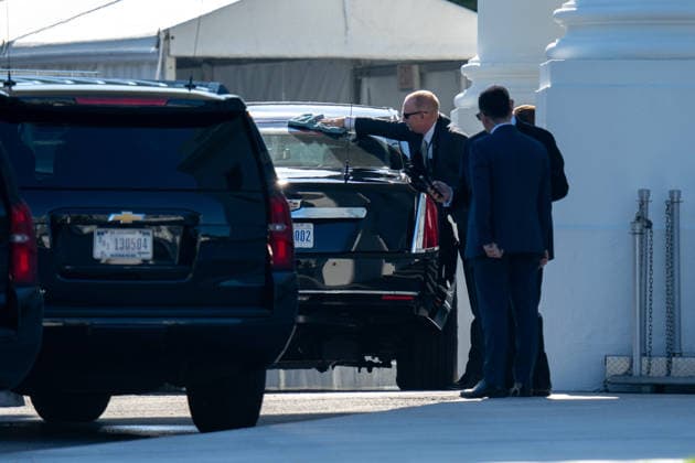 May 20, 2026, Washington, Dc, United States: A US Secret Service agent polishes the Ã¢â‚¬oeBeastÃ¢â‚¬Â limousine before President Donald Trump departs the White House on May 20, 2026. Washington United States - ZUMAl312 20260520_znp_l312_002 Copyright: xAndrewxLeydenx