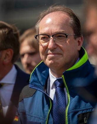 Bundesinnenminister Alexander Dobrindt stellt Pakt fuer den Bevoelkerungsschutz vor und uebergibt 13 Einsatzfahrzeuge fuer den Zivilschutz am Washingtonplatz in Berlin, 20.05.2026. Berlin Deutschland *** Federal Minister of the Interior Alexander Dobrindt presents pact for population protection and hands over 13 emergency vehicles for civil defense at Washingtonplatz in Berlin, 20 05 2026 Berlin Germany Copyright: xYonaxElsnerx