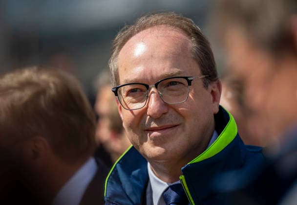 Bundesinnenminister Alexander Dobrindt stellt Pakt fuer den Bevoelkerungsschutz vor und uebergibt 13 Einsatzfahrzeuge fuer den Zivilschutz am Washingtonplatz in Berlin, 20.05.2026. Berlin Deutschland *** Federal Minister of the Interior Alexander Dobrindt presents pact for population protection and hands over 13 emergency vehicles for civil defense at Washingtonplatz in Berlin, 20 05 2026 Berlin Germany Copyright: xYonaxElsnerx