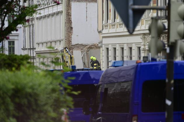 Einsatzkräfte des Technischen Hilfswerk (THW) arbeiten auf dem eingestürzten Wohnhaus in der James-von-Moltke-Strasse in Görlitz. Hier kam es am frühen Abend des 18.5.2026 zu einem Einsturz eines bewohnten Hauses. Aufnahme vom 20.05.2026. Görlitz, 20.05.2026 *** Emergency services of the THW technical relief organization working on the collapsed residential building in James von Moltke Strasse in Görlitz An inhabited house collapsed here in the early evening of 18 5 2026 Photo taken on 20 05 2026 Görlitz, 20 05 2026 Copyright: xMatthiasxWehnertx