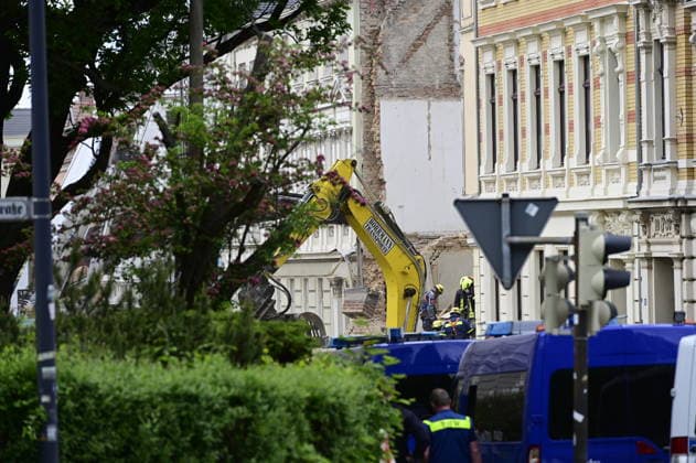 Einsatzkräfte des Technischen Hilfswerk (THW) arbeiten auf dem eingestürzten Wohnhaus in der James-von-Moltke-Strasse in Görlitz. Hier kam es am frühen Abend des 18.5.2026 zu einem Einsturz eines bewohnten Hauses. Aufnahme vom 20.05.2026. Görlitz, 20.05.2026 *** Emergency services of the THW technical relief organization working on the collapsed residential building in James von Moltke Strasse in Görlitz An inhabited house collapsed here in the early evening of 18 5 2026 Photo taken on 20 05 2026 Görlitz, 20 05 2026 Copyright: xMatthiasxWehnertx